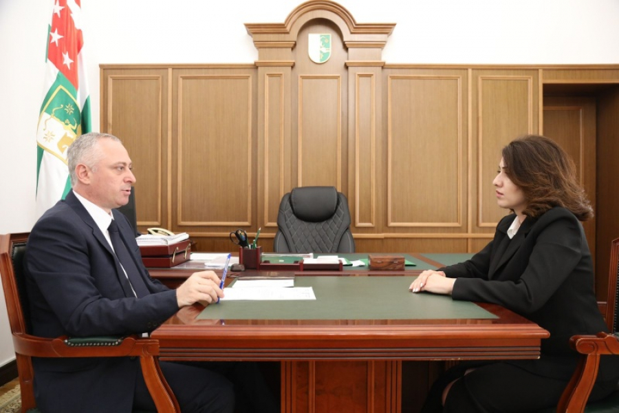 Бадра Гунба: к заработной плате учителей абхазского языка будет доплата в пять тысяч рублей