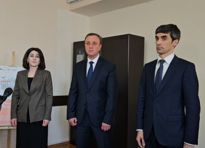 Владимир Делба представил коллективу Министерства просвещения нового министра Хану Гунба